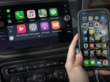 „Android Auto“ ir „Apple CarPlay“: kaip išmanieji telefonai keičia pramogų sistemas automobiliuose
