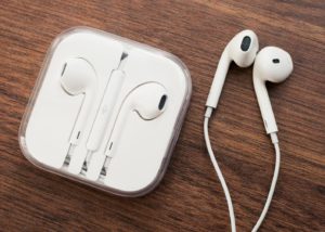 Headphones iPhone 5 characteristics compatibility difference EarPods from EarPhone